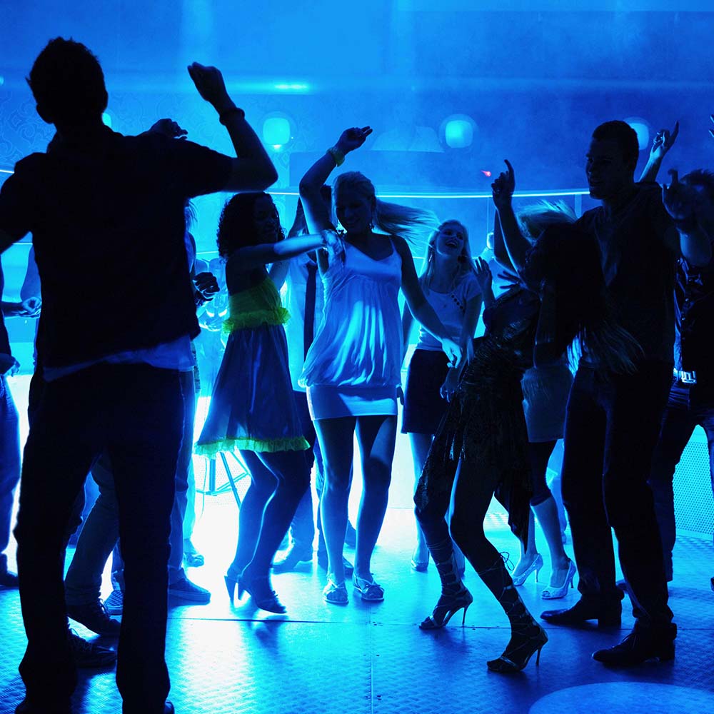 Как танцевать в ночном клубе на дискотеке